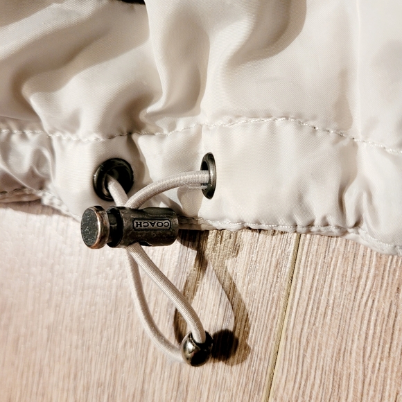 Coach hooded puffer vest with pockets. Pale gray/white/brown, size Medium - Picture 7 of 15